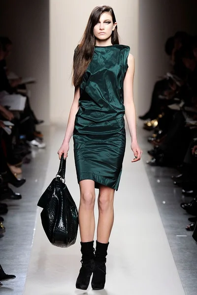 Look 16